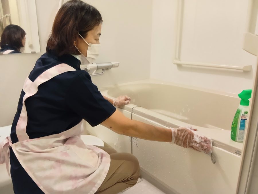 浴室清掃の様子